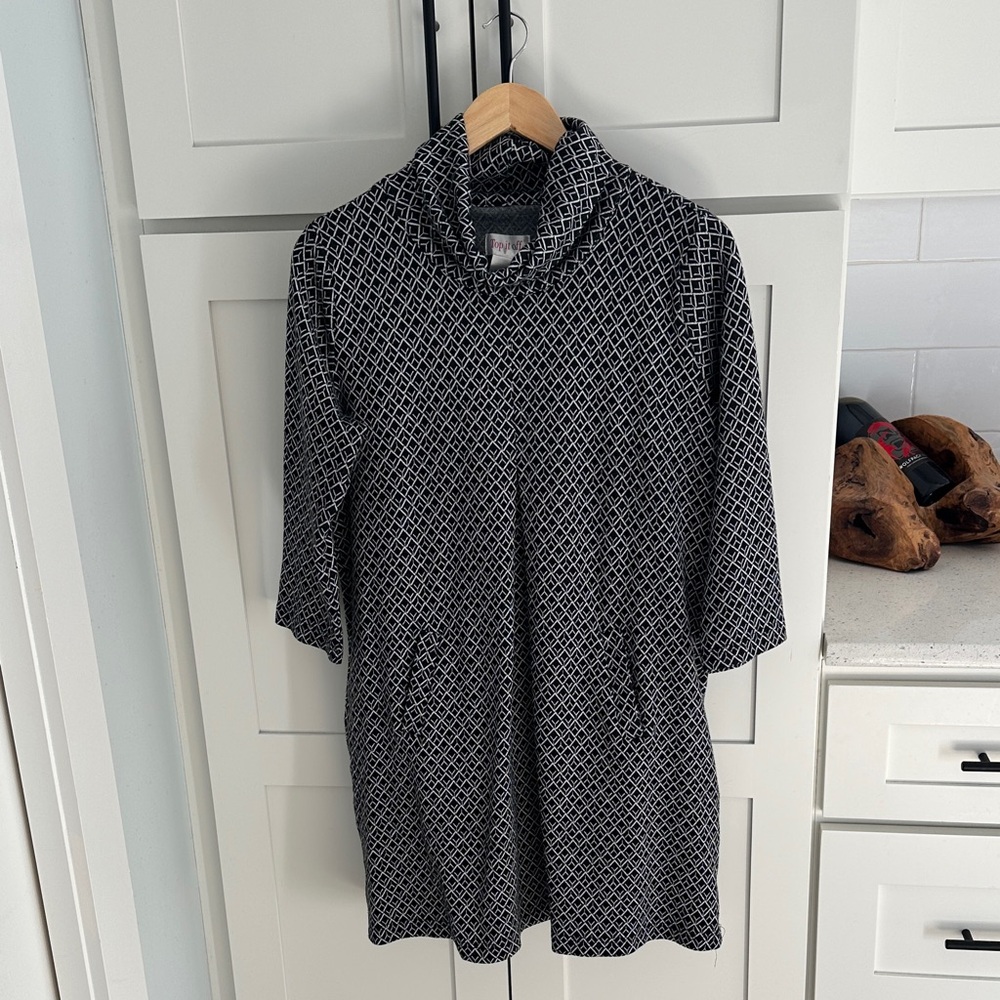 Women's Black and White Patterned Dress with front pleat and pockets